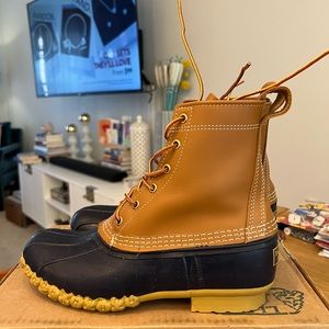 L. L. Beans Women's Bean Boots, 8" high - LIKE NEW